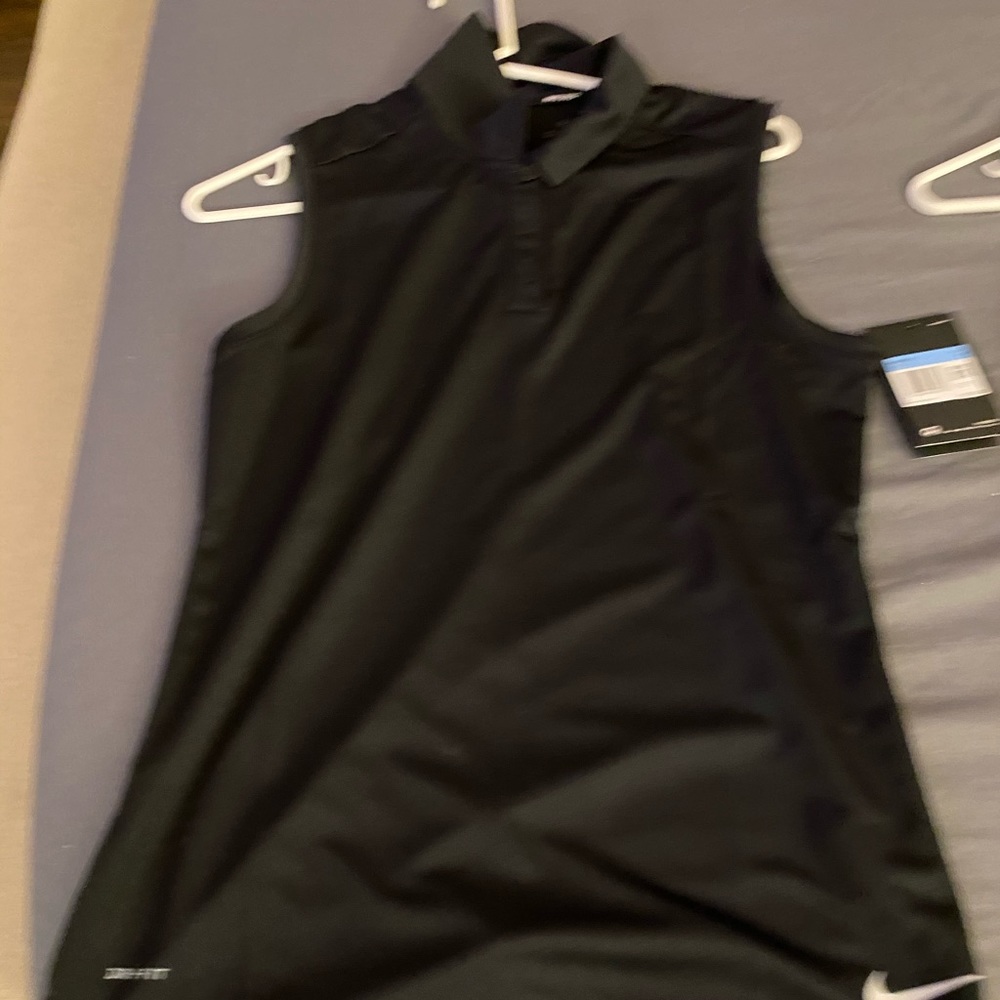 Nike dry fitWomen’s medium a lot of (2)